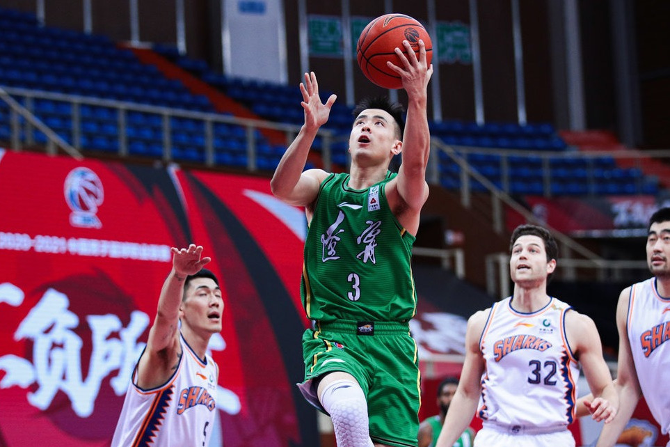 开云平台-勇士完胜鹈鹕，赵继伟高光表现