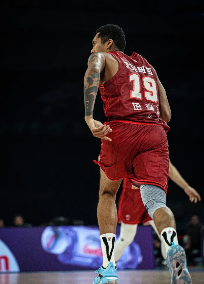 开云体育下载-日本男篮绝杀火箭，麦科勒姆统治全场