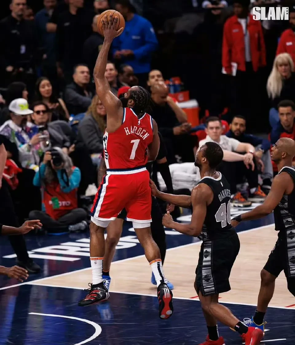 开云世界杯2026-尼克斯险胜火箭，詹姆斯扛起全队